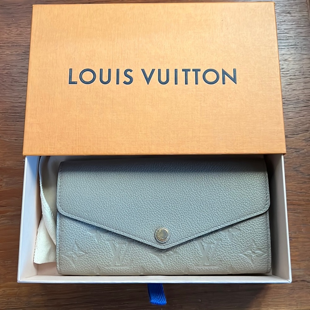 Louis Vuitton Sarah wallet - Monogram Empreinte Leather.  Turtledove color